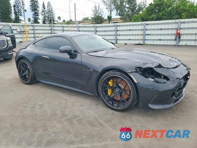 Czwarte zdjęcie samochodu z boku: 2025 MERCEDES-BENZ AMG GT 63 VIN:W1KRJ7JB1SF005386 - miniatura
