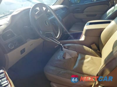 Zdjęcie 7 z 13 samochodu: 2011 CHEVROLET SUBURBAN C1500 LTZ VIN:1GNSCKE08BR336411 - miniatura