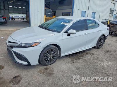 2024 TOYOTA CAMRY SE 4T1G11AK4RU198181 - główne zdjęcie licytacji z USA - miniatura