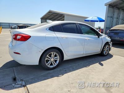 Trzecie zdjęcie samochodu z tyłu: 2019 CHEVROLET CRUZE LT VIN:1G1BE5SM6K7107161 - miniatura