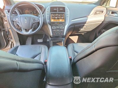 Zdjęcie 8 z 14 samochodu: 2019 LINCOLN MKC VIN:5LMCJ1C99KUL43629 - miniatura