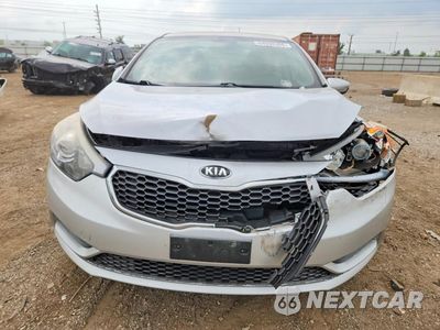 Piąte zdjęcie samochodu w środku: 2015 KIA FORTE LX VIN:KNAFK4A60F5406092 - miniatura