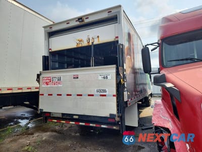 Trzecie zdjęcie samochodu z tyłu: 2016 ISUZU NPR HD BOX TRUCK VIN:54DB4W1B0GS811405 - miniatura