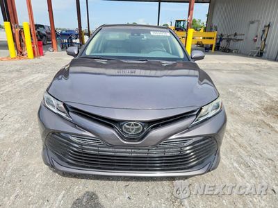 Piąte zdjęcie samochodu w środku: 2018 TOYOTA CAMRY LE VIN:4T1B11HK5JU049671 - miniatura
