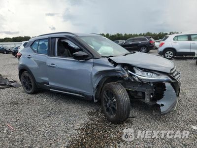 Czwarte zdjęcie samochodu z boku: 2023 NISSAN KICKS SR VIN:3N1CP5DV1PL529677 - miniatura