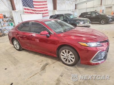 Czwarte zdjęcie samochodu z boku: 2021 TOYOTA CAMRY LE VIN:4T1C11AK1MU580157 - miniatura