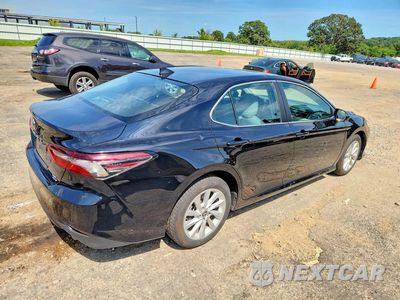 Trzecie zdjęcie samochodu z tyłu: 2023 TOYOTA CAMRY LE VIN:4T1C11BK1PU088943 - miniatura
