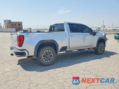 Trzecie zdjęcie samochodu z tyłu: 2020 GMC SIERRA K2500 SLT VIN:1GT49NE72LF339399 - miniatura