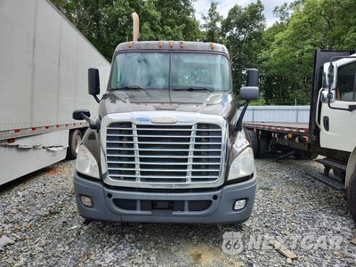 Piąte zdjęcie samochodu w środku: 2017 FREIGHTLINER CASCADIA 113 SEMI TRUCK VIN:1FUBGBDVXHLHH2528 - miniatura