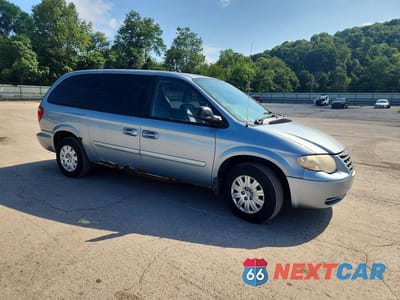 Czwarte zdjęcie samochodu z boku: 2006 CHRYSLER TOWN & COUNTRY LX VIN:1A4GP44R16B568095 - miniatura