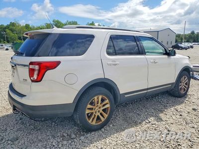 Trzecie zdjęcie samochodu z tyłu: 2018 FORD EXPLORER XLT VIN:1FM5K8D8XJGA91281 - miniatura