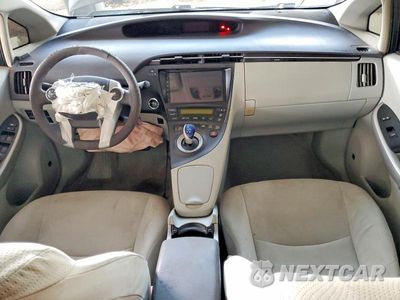 Zdjęcie 8 z 13 samochodu: 2011 TOYOTA PRIUS THREE VIN:JTDKN3DU8B0268919 - miniatura