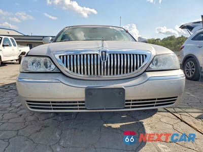 Piąte zdjęcie samochodu w środku: 2011 LINCOLN TOWN CAR SIGNATURE LIMITED VIN:2LNBL8CV9BX759123 - miniatura