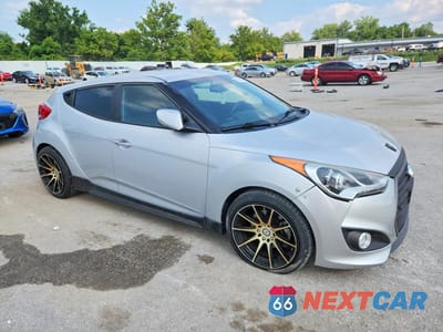 Czwarte zdjęcie samochodu z boku: 2016 HYUNDAI VELOSTER TURBO VIN:KMHTC6AE7GU275512 - miniatura