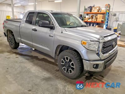 Czwarte zdjęcie samochodu z boku: 2017 TOYOTA TUNDRA SR5 VIN:5TFUW5F12HX630022 - miniatura