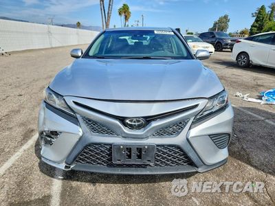 Piąte zdjęcie samochodu w środku: 2018 TOYOTA CAMRY SE VIN:4T1B11HK9JU598306 - miniatura