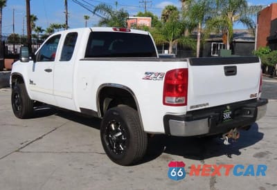 Czwarte zdjęcie samochodu z boku: 2011 GMC SIERRA K2500 SLE VIN:1GT220CG9BZ350933 - miniatura