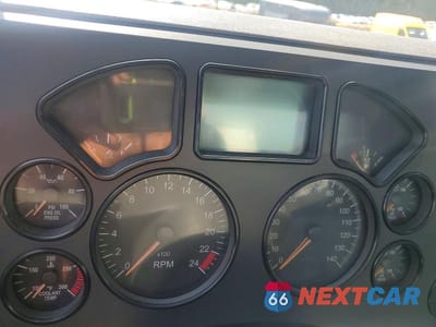 Zdjęcie 9 z 11 samochodu: 2017 MACK 600 CXU600 VIN:1M1AW01X8HM009404 - miniatura