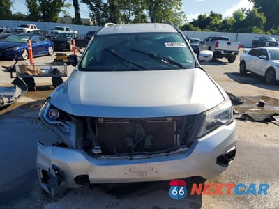 Piąte zdjęcie samochodu w środku: 2017 NISSAN PATHFINDER SV VIN:5N1DR2MM1HC657332 - miniatura