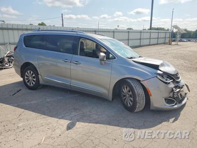 Czwarte zdjęcie samochodu z boku: 2019 CHRYSLER PACIFICA TOURING L VIN:2C4RC1BG4KR523478 - miniatura