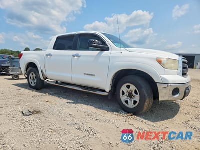Czwarte zdjęcie samochodu z boku: 2010 TOYOTA TUNDRA CREWMAX SR5 VIN:5TFEM5F1XAX016027 - miniatura