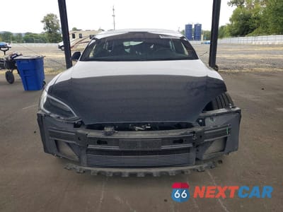 Piąte zdjęcie samochodu w środku: 2016 TESLA MODEL S VIN:5YJSA1E14GF177756 - miniatura