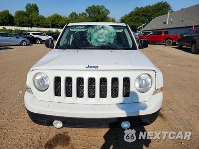 Piąte zdjęcie samochodu w środku: 2015 JEEP PATRIOT LATITUDE VIN:1C4NJRFB3FD217396 - miniatura