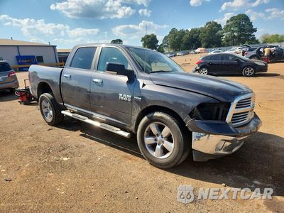 Czwarte zdjęcie samochodu z boku: 2018 RAM 1500 SLT VIN:3C6RR7LT4JG227837 - miniatura