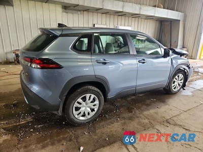 Trzecie zdjęcie samochodu z tyłu: 2026 TOYOTA COROLLA CROSS L VIN:7MUAAABGXTV176823 - miniatura