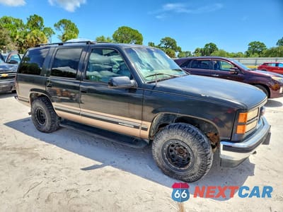 Czwarte zdjęcie samochodu z boku: 1998 GMC YUKON VIN:1GKEK13R2WJ719998 - miniatura