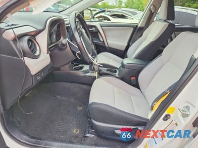 Zdjęcie 7 z 14 samochodu: 2016 TOYOTA RAV4 XLE VIN:JTMRFREV7GD197105 - miniatura