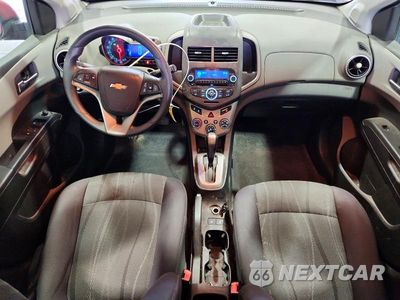 Zdjęcie 8 z 12 samochodu: 2013 CHEVROLET SONIC LT VIN:1G1JC6SG6D4121390 - miniatura