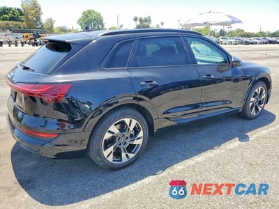 Trzecie zdjęcie samochodu z tyłu: 2021 AUDI E-TRON PREMIUM VIN:WA1AAAGE1MB022022 - miniatura
