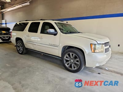 Czwarte zdjęcie samochodu z boku: 2008 CHEVROLET SUBURBAN K1500 LS VIN:1GNFK16328R208486 - miniatura