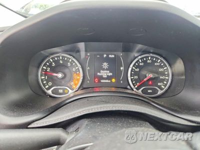Zdjęcie 9 z 13 samochodu: 2016 JEEP RENEGADE LATITUDE VIN:ZACCJBBT2GPD17585 - miniatura