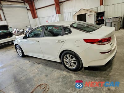 Drugie zdjęcie samochodu z przodu: 2019 KIA OPTIMA LX VIN:5XXGT4L39KG370724 - miniatura