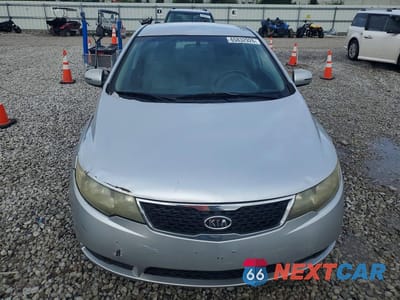 Piąte zdjęcie samochodu w środku: 2011 KIA FORTE EX VIN:KNAFU4A2XB5444866 - miniatura