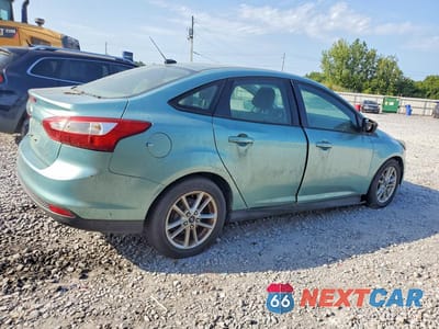 Trzecie zdjęcie samochodu z tyłu: 2012 FORD FOCUS SE VIN:1FAHP3F26CL122153 - miniatura