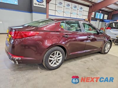 Trzecie zdjęcie samochodu z tyłu: 2012 KIA OPTIMA LX VIN:5XXGM4A75CG025551 - miniatura