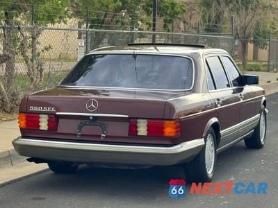 Czwarte zdjęcie samochodu z boku: 1986 MERCEDES-BENZ 560 560SEL VIN:WDBCA3902GA206649 - miniatura