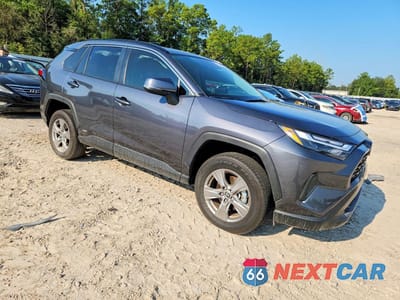 Czwarte zdjęcie samochodu z boku: 2025 TOYOTA RAV4 LE VIN:JTMMWRFV5SD302595 - miniatura