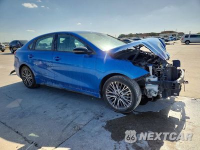 Czwarte zdjęcie samochodu z boku: 2022 KIA FORTE GT LINE VIN:3KPF54AD4NE485780 - miniatura
