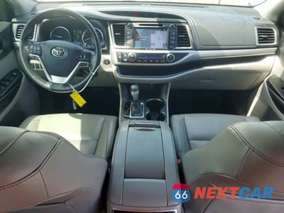 Zdjęcie 8 z 13 samochodu: 2019 TOYOTA HIGHLANDER XLE VIN:5TDKZRFH6KS352564 - miniatura