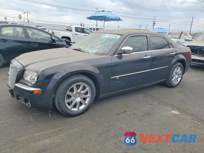 2008 CHRYSLER 300C 2C3KA63H18H140239 - główne zdjęcie licytacji z USA - miniatura