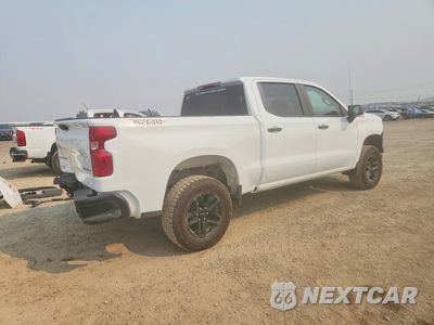 Trzecie zdjęcie samochodu z tyłu: 2025 CHEVROLET SILVERADO K1500 TRAIL BOSS CUSTOM VIN:3GCUKCED5SG281526 - miniatura
