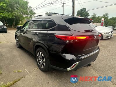 Drugie zdjęcie samochodu z przodu: 2022 TOYOTA HIGHLANDER XLE VIN:5TDGZRBH5NS217155 - miniatura