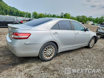 Trzecie zdjęcie samochodu z tyłu: 2010 TOYOTA CAMRY LE VIN:4T1BF3EK8AU011837 - miniatura