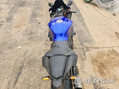 Zdjęcie 6 z 9 samochodu: 2017 YAMAHA YZFR1 VIN:JYARN39E1HA003256 - miniatura