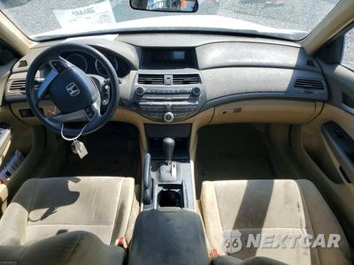 Zdjęcie 8 z 12 samochodu: 2010 HONDA ACCORD LX VIN:1HGCP2F35AA049780 - miniatura