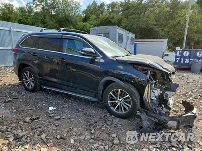 Czwarte zdjęcie samochodu z boku: 2019 TOYOTA HIGHLANDER XLE VIN:5TDJZRFH4KS624508 - miniatura